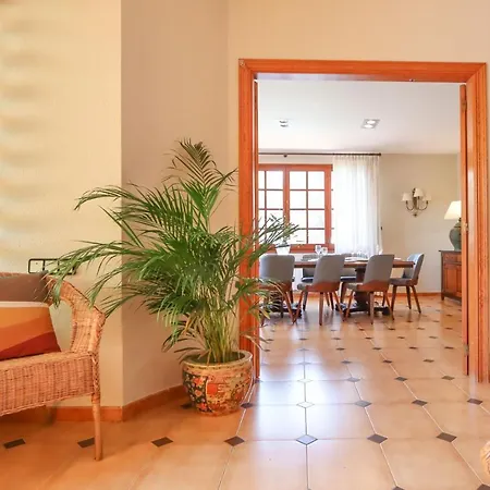Golf Sitges Вилла